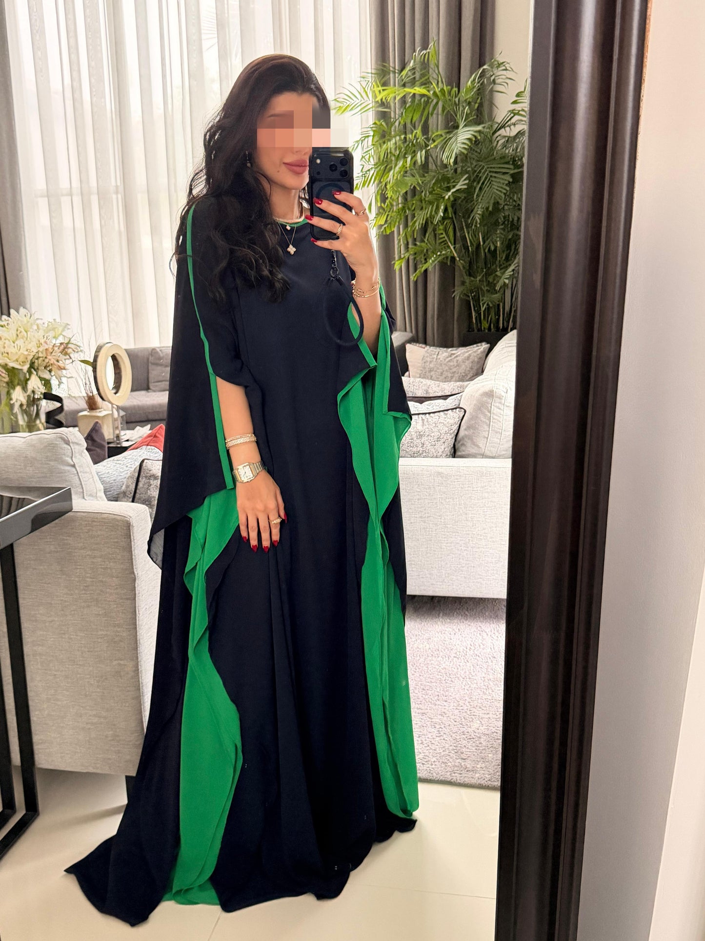 Navy x Green Flow• Closed shoulders•