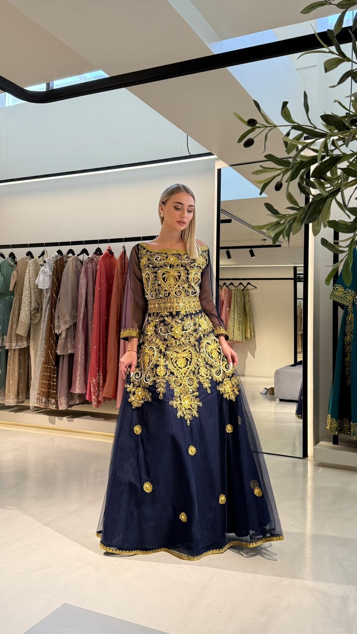 Nashel Jelwa Bridal Dress- Black x golden Florals