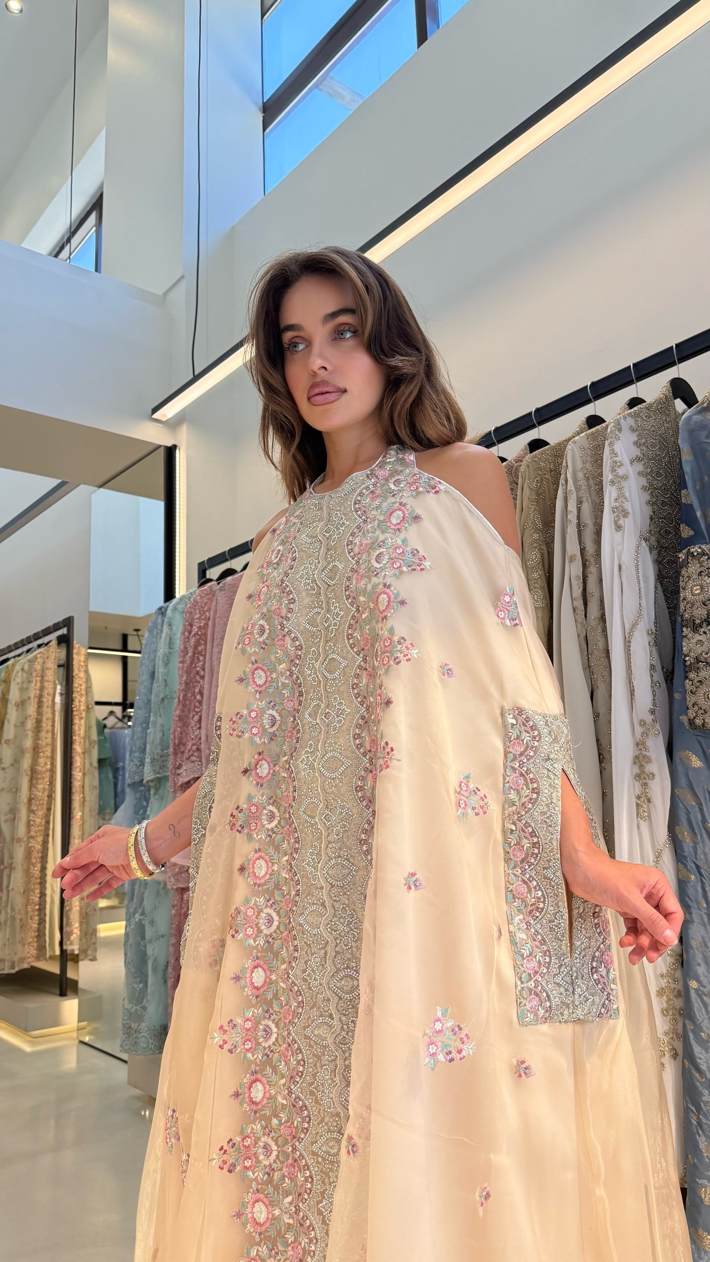 Cutout Cape Jelwa Kaftan -Crème