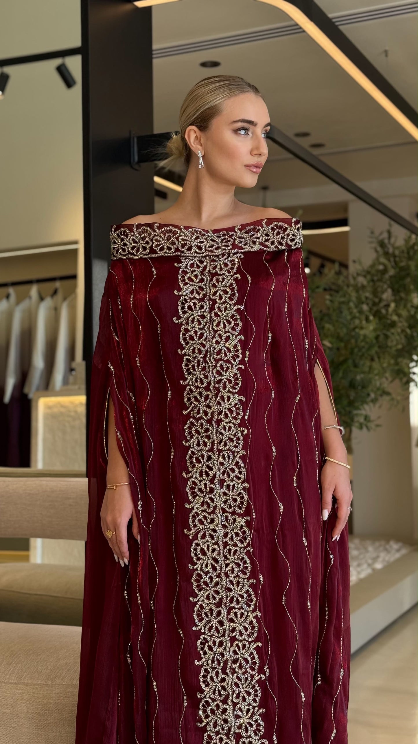 Offshoulders Cape Jelwa Kaftan -maroon