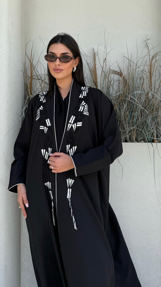 Abaya - Black x white embroidery