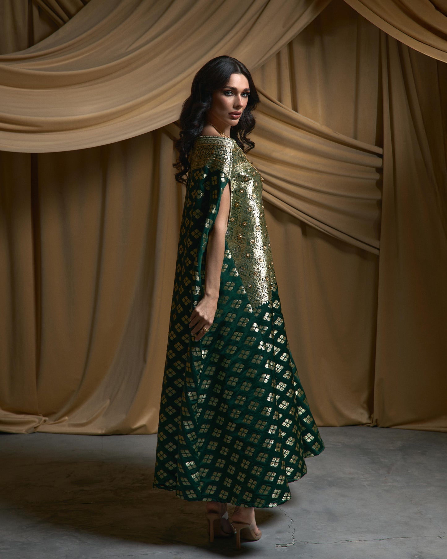 Offshoulders Brocade Cape- Green x Gold