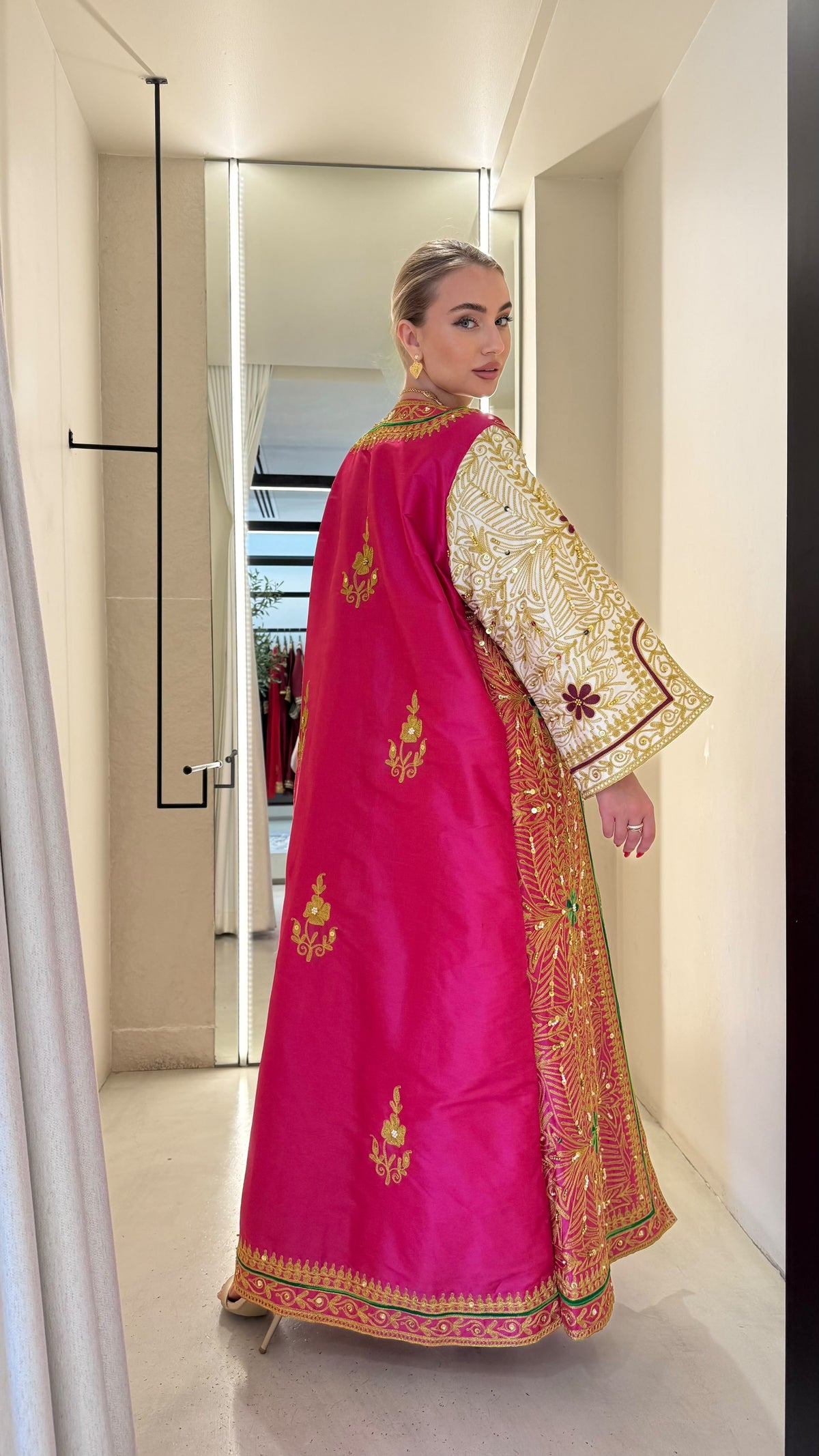 Nashel Jelwa Bisht/ Dress set- Cream x Pink