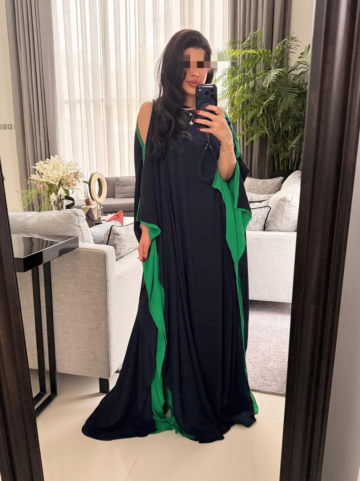 Navy x Green Flow• Open shoulders•