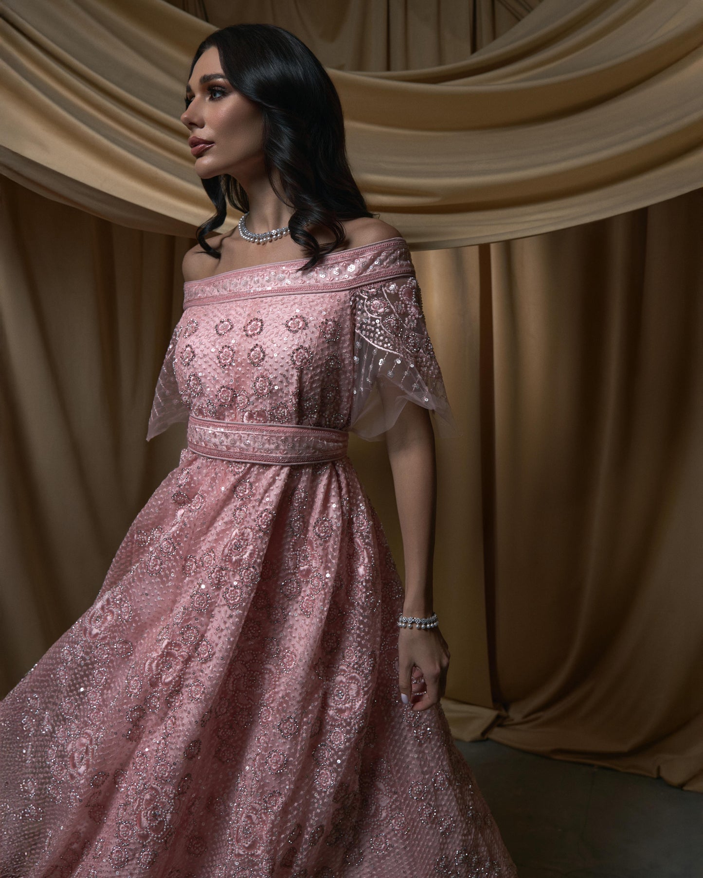 Offshoulders Floral Pearls Midi Jelwa Dress- Pink