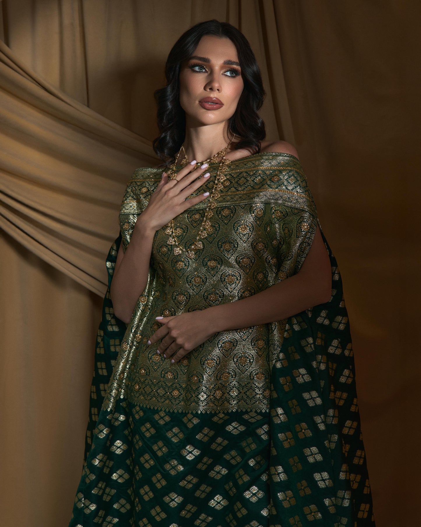 Offshoulders Brocade Cape- Green x Gold