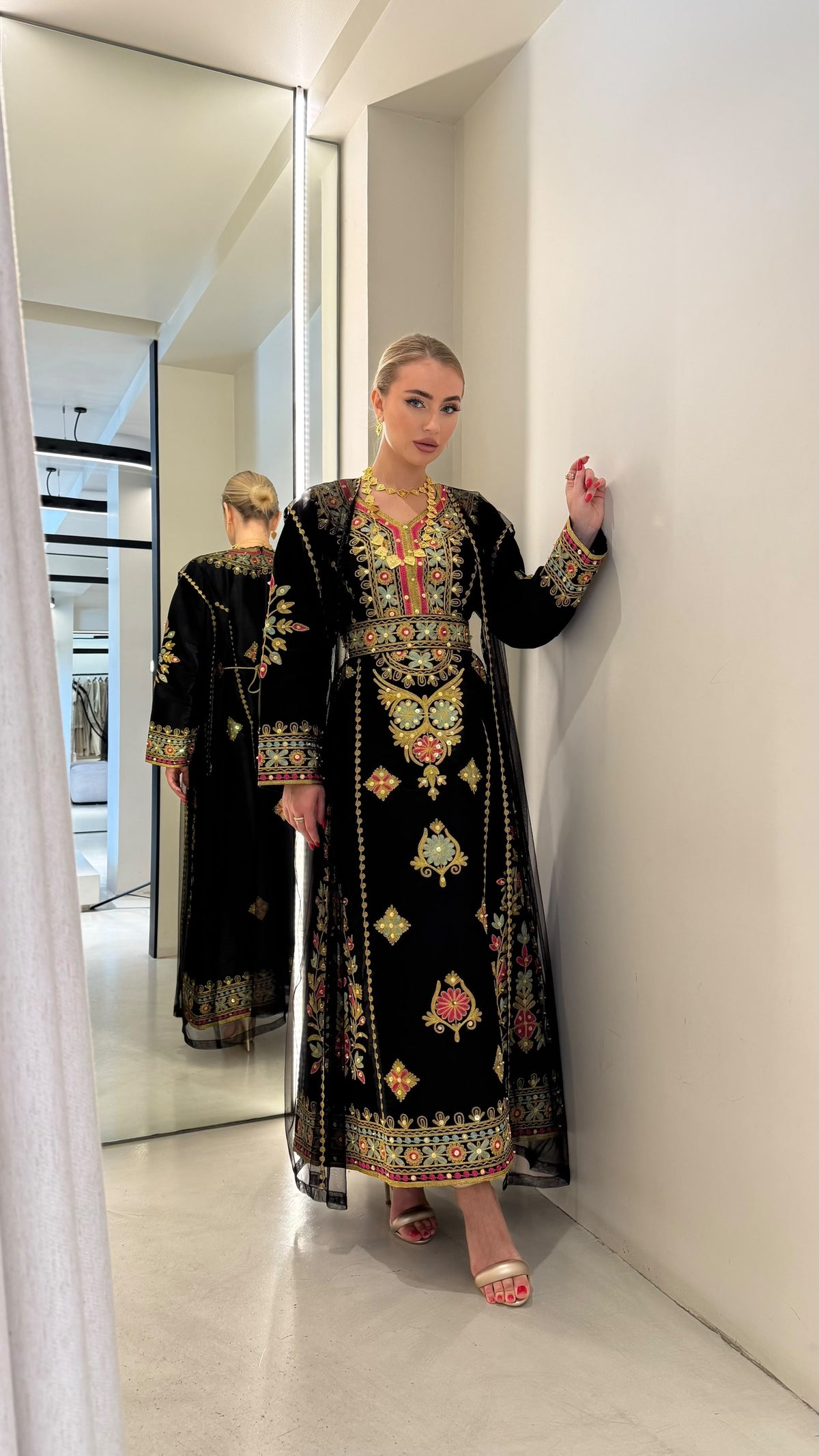 Nashel Jelwa Bisht/ Dress set-Black