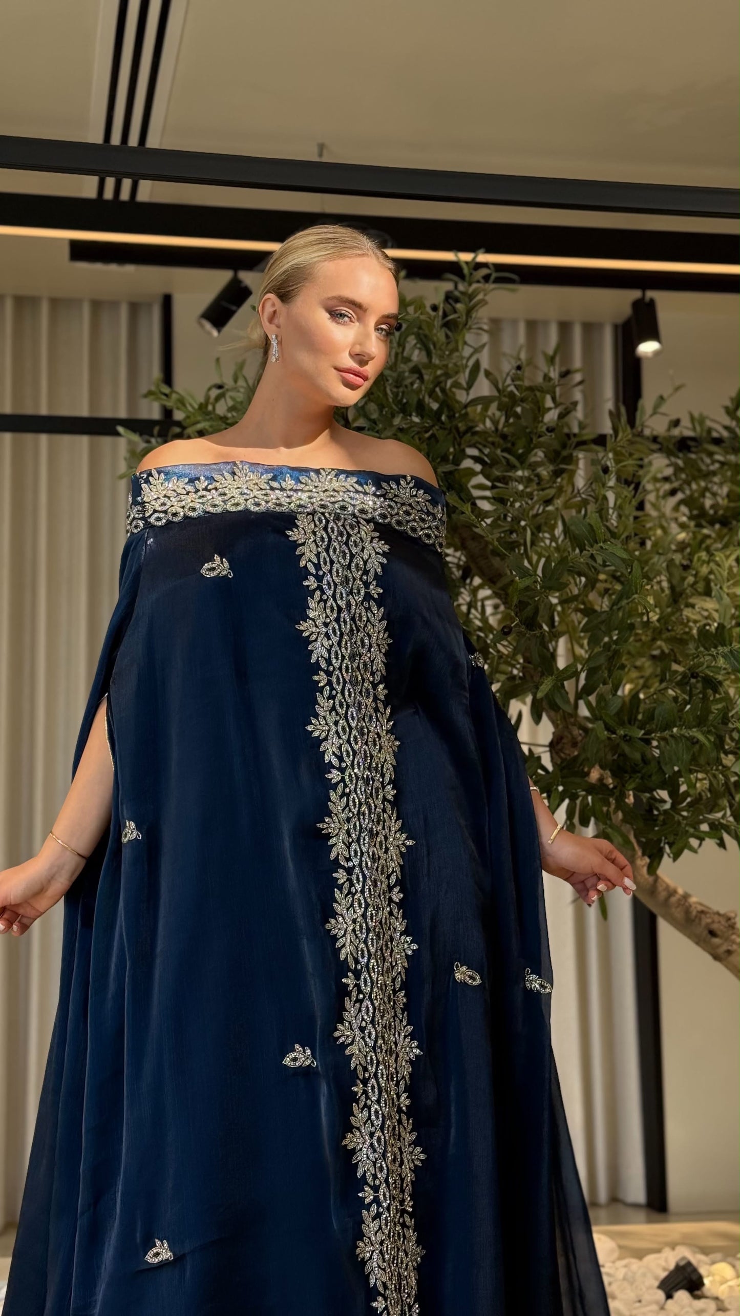 Offshoulders Cape Jelwa Kaftan -Navy