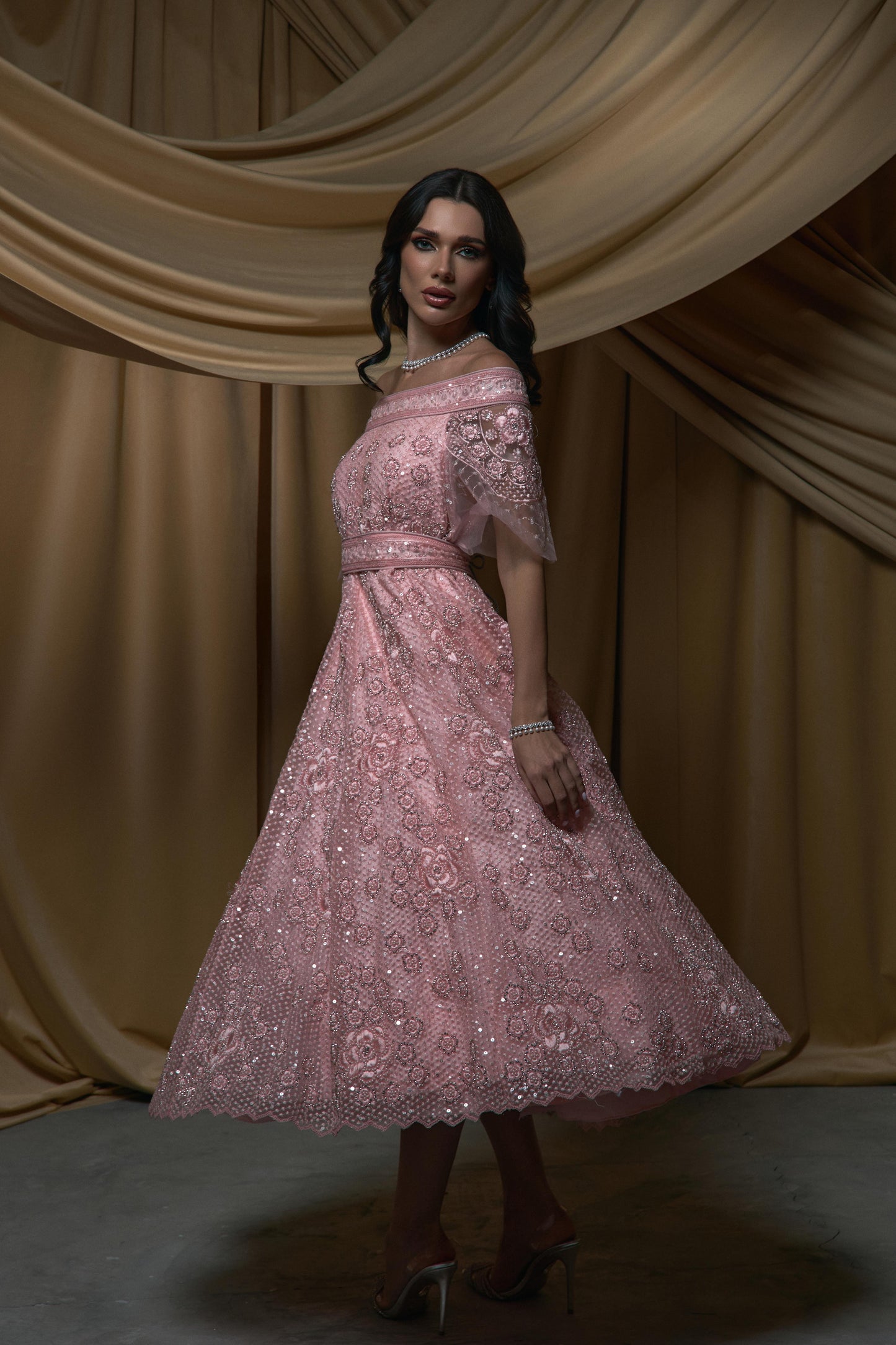 Offshoulders Floral Pearls Midi Jelwa Dress- Pink