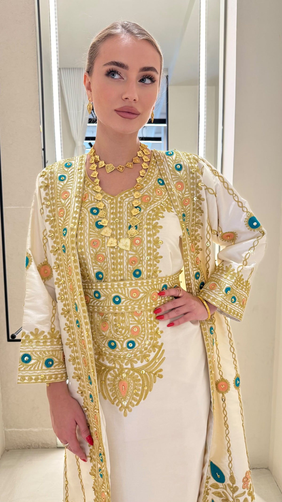 Nashel Jelwa Bisht/ Dress set- Cream