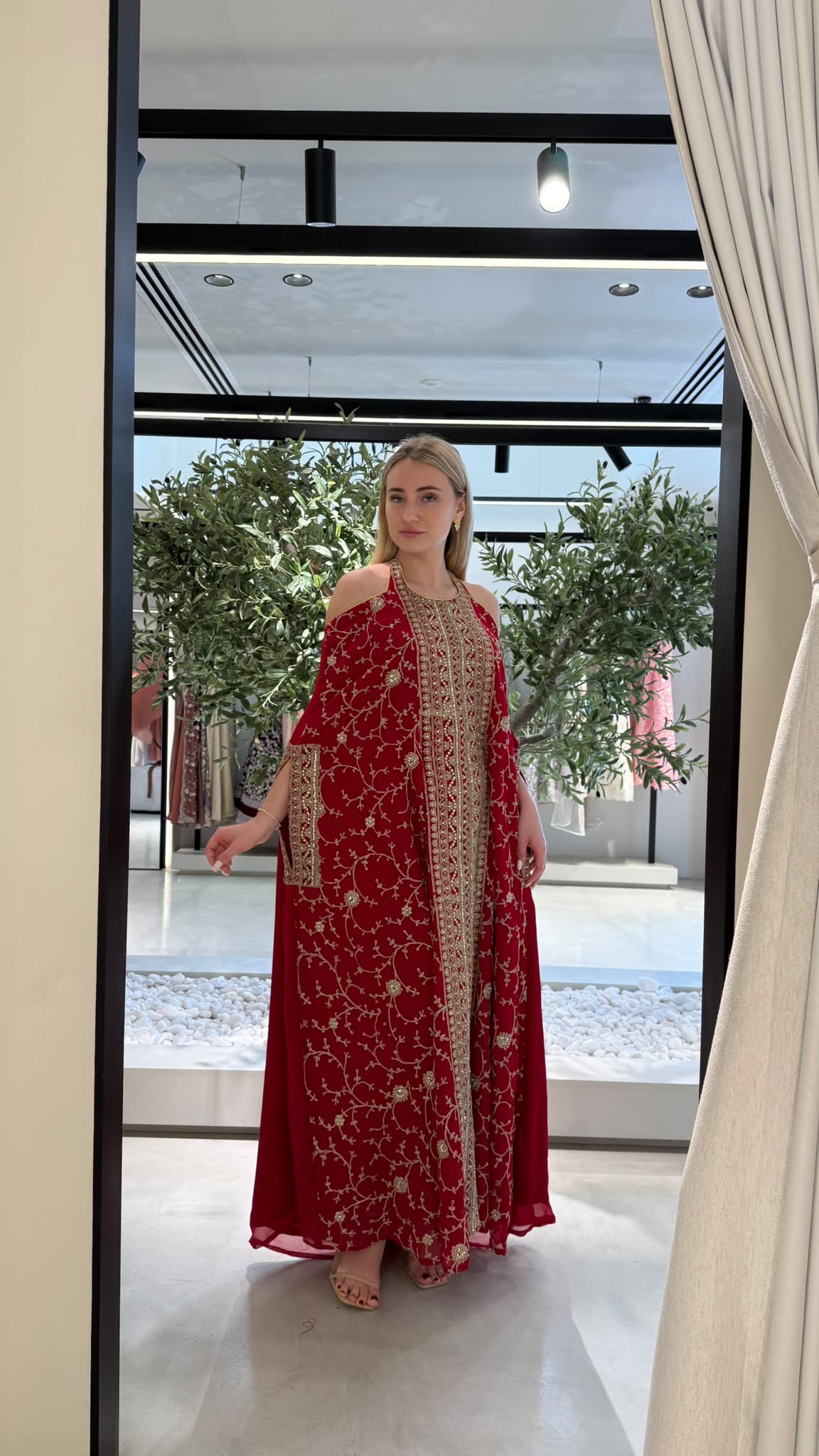 Offshoulders Cape Jelwa Kaftan