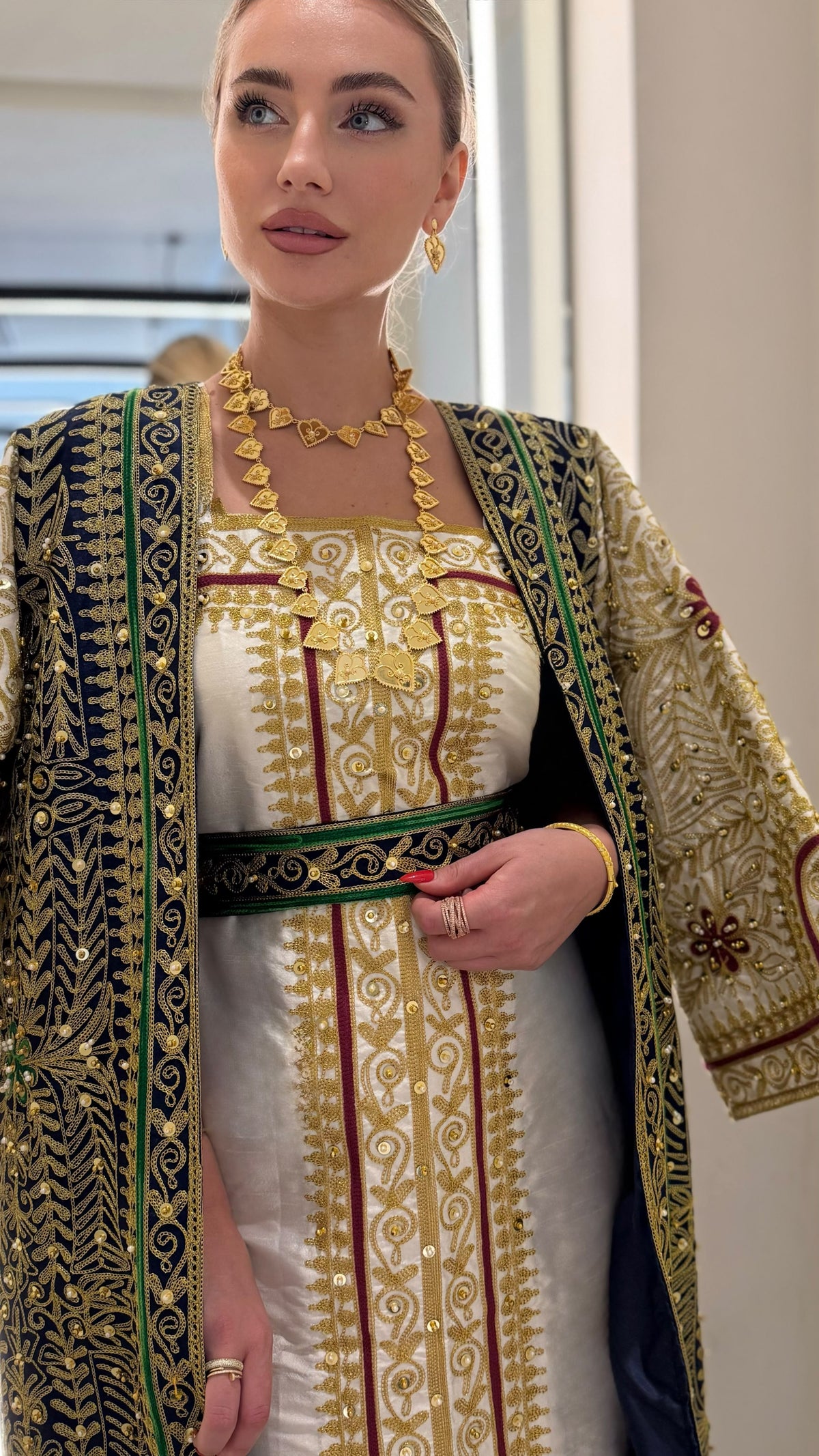 Nashel Jelwa Bisht/ Dress set- Cream x Navy