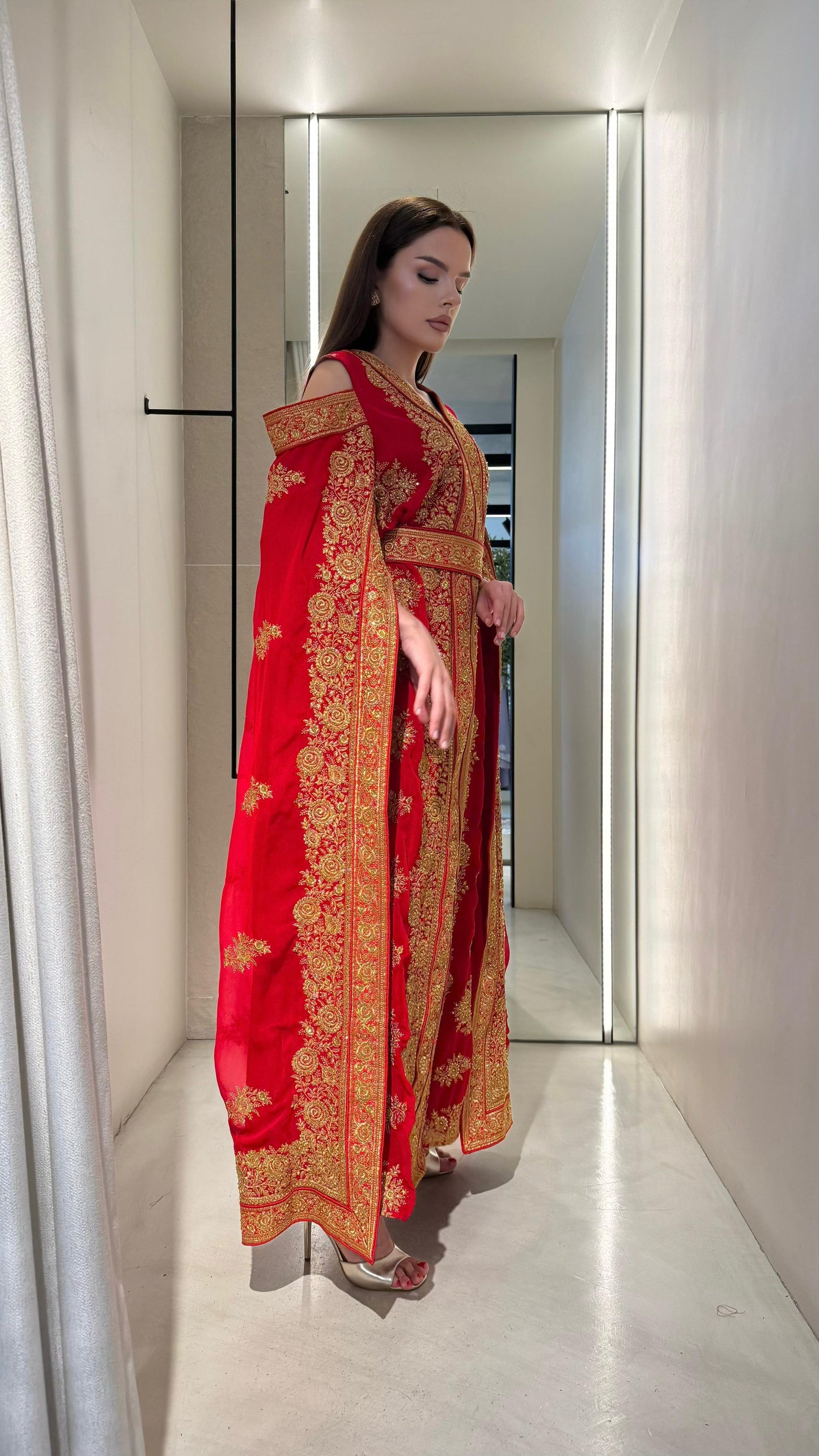 Jelwa Cutout Cape Sleeve Kaftan- Red