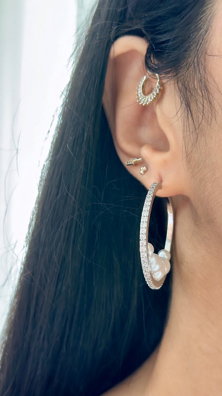 Pearly hoops earrings