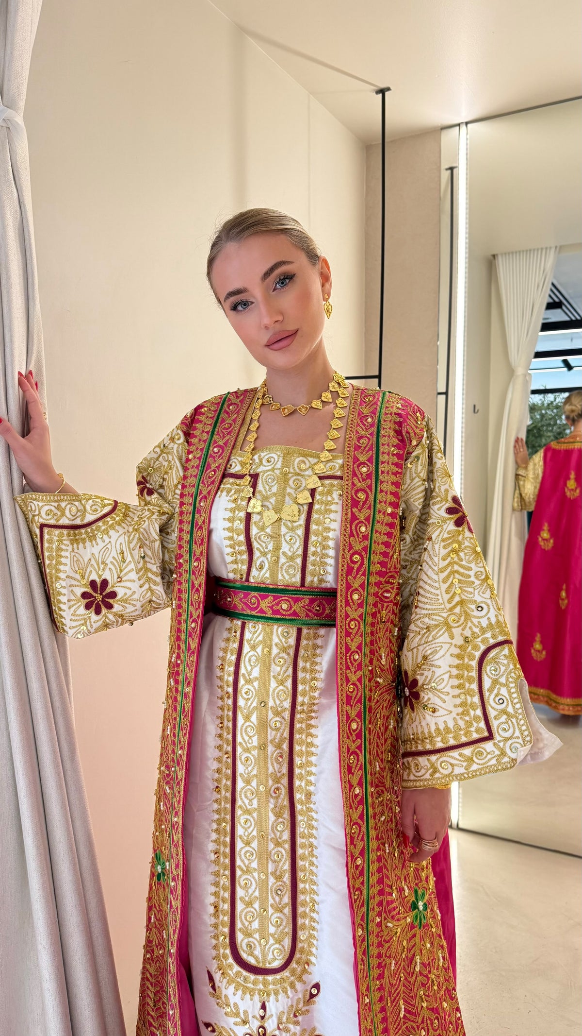 Nashel Jelwa Bisht/ Dress set- Cream x Pink