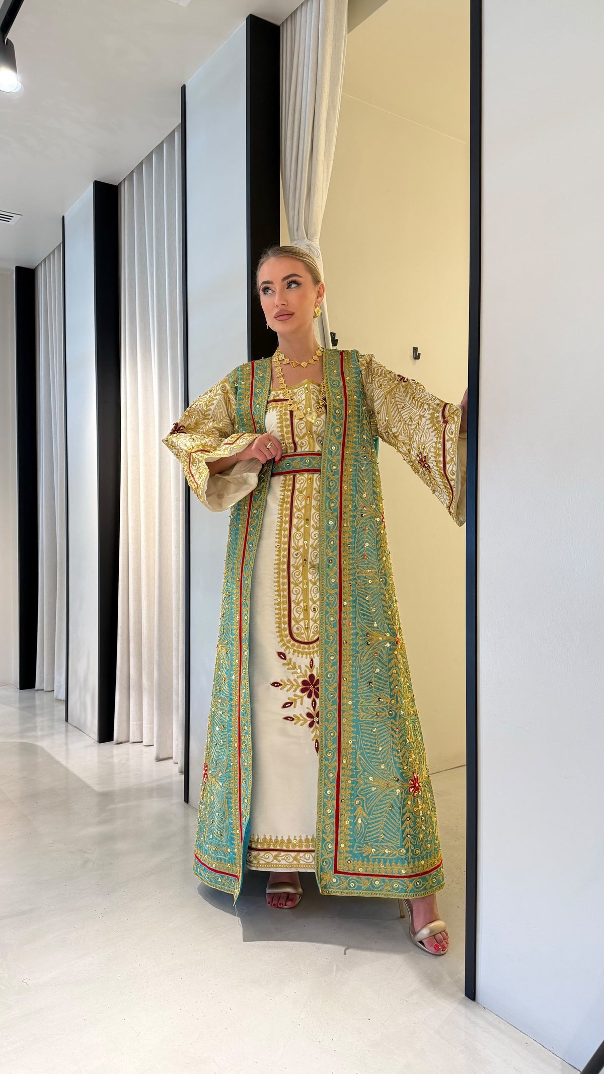 Nashel Jelwa Bisht/ Dress set- Cream x Aqua