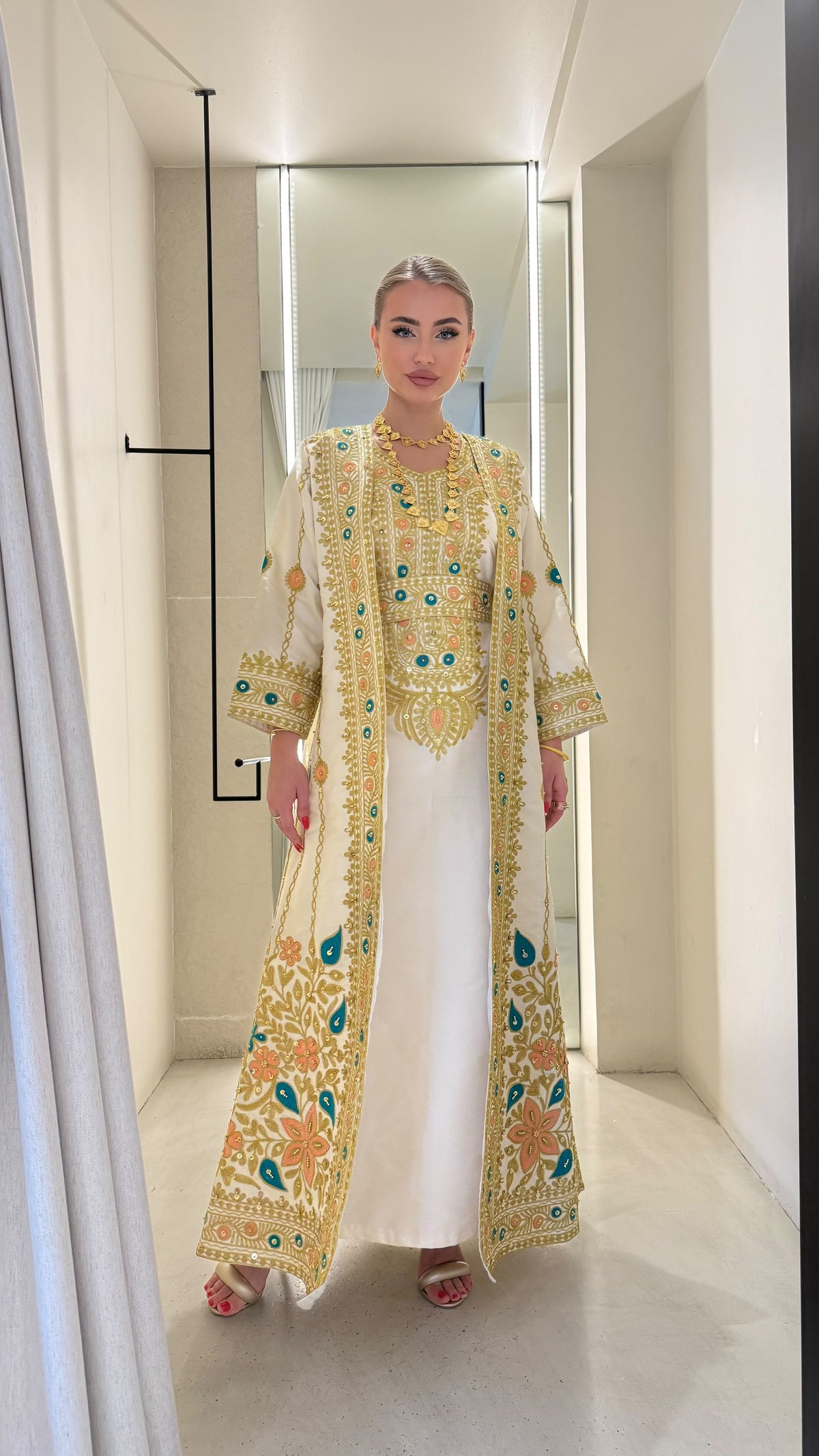 Nashel Jelwa Bisht/ Dress set- Cream