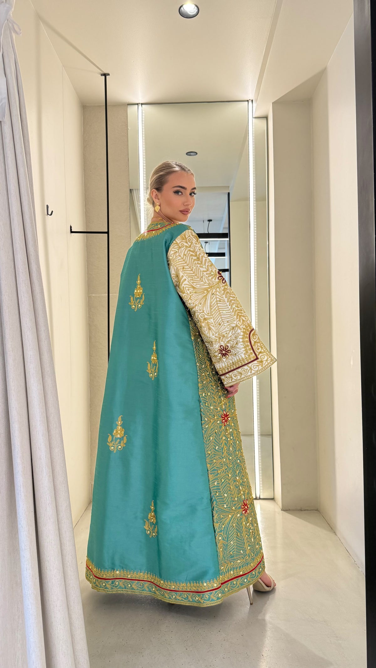 Nashel Jelwa Bisht/ Dress set- Cream x Aqua