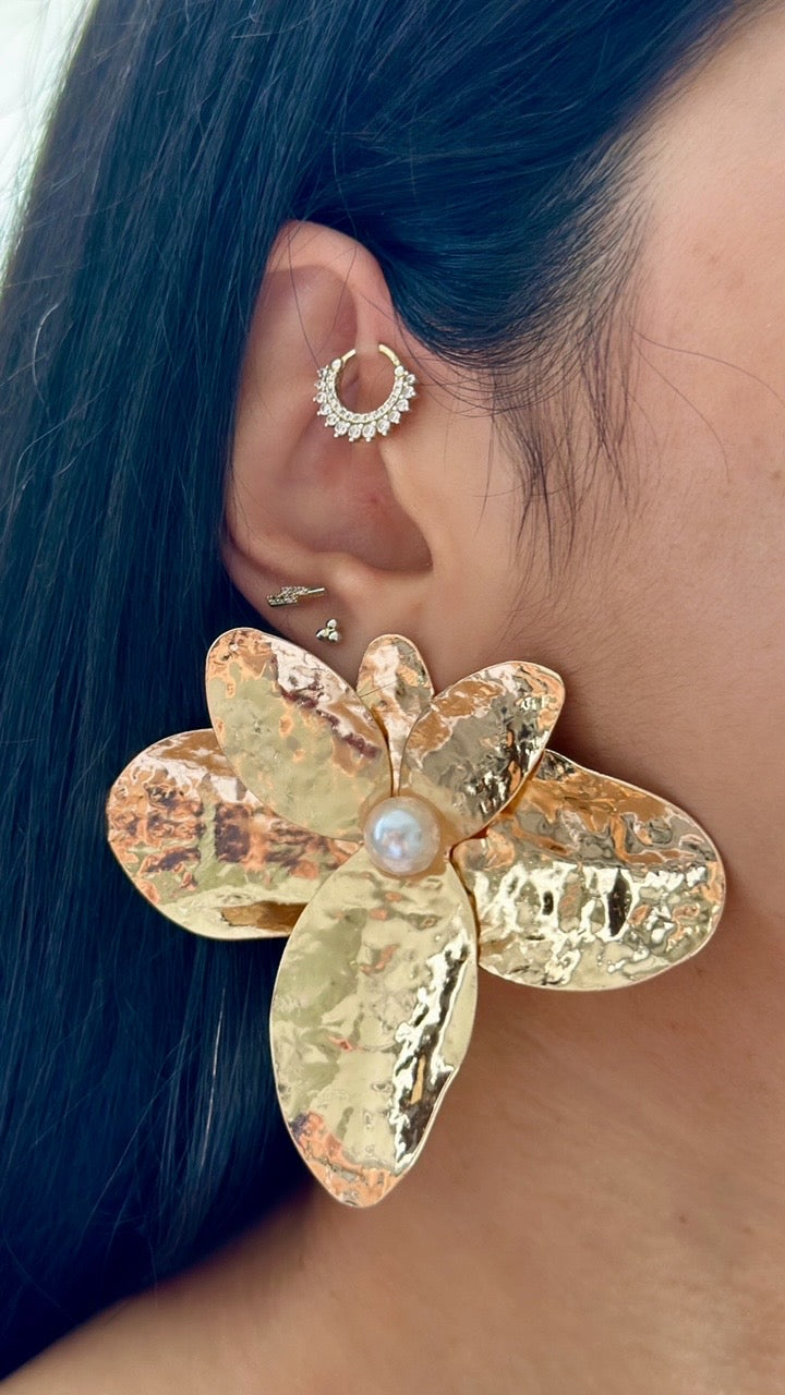 Fluer oversized earrings