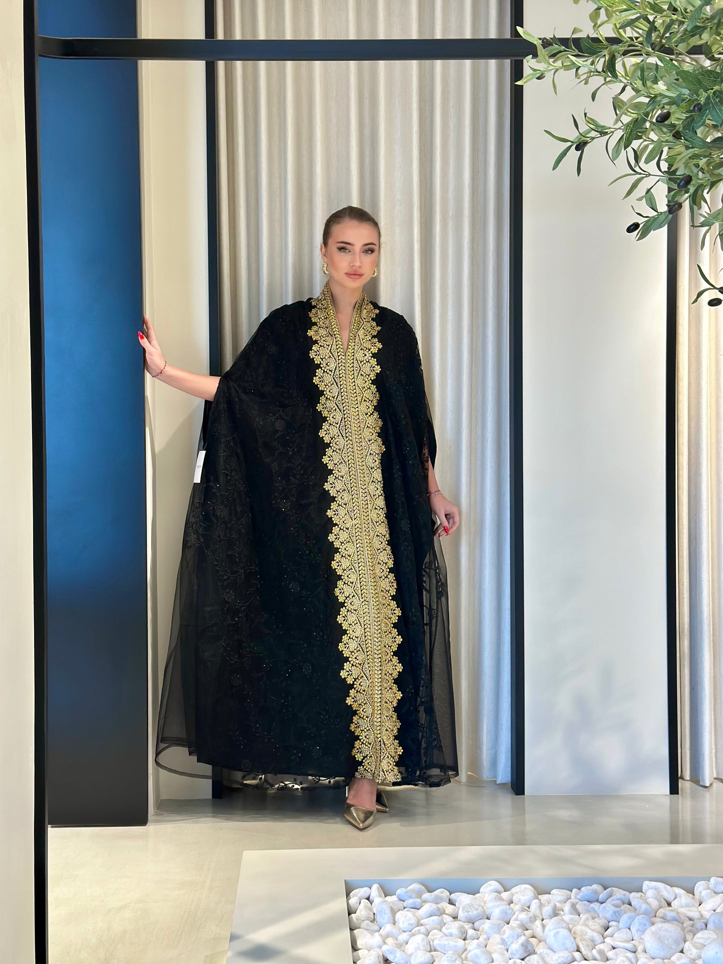 Closed cape Jelwa kaftan -black