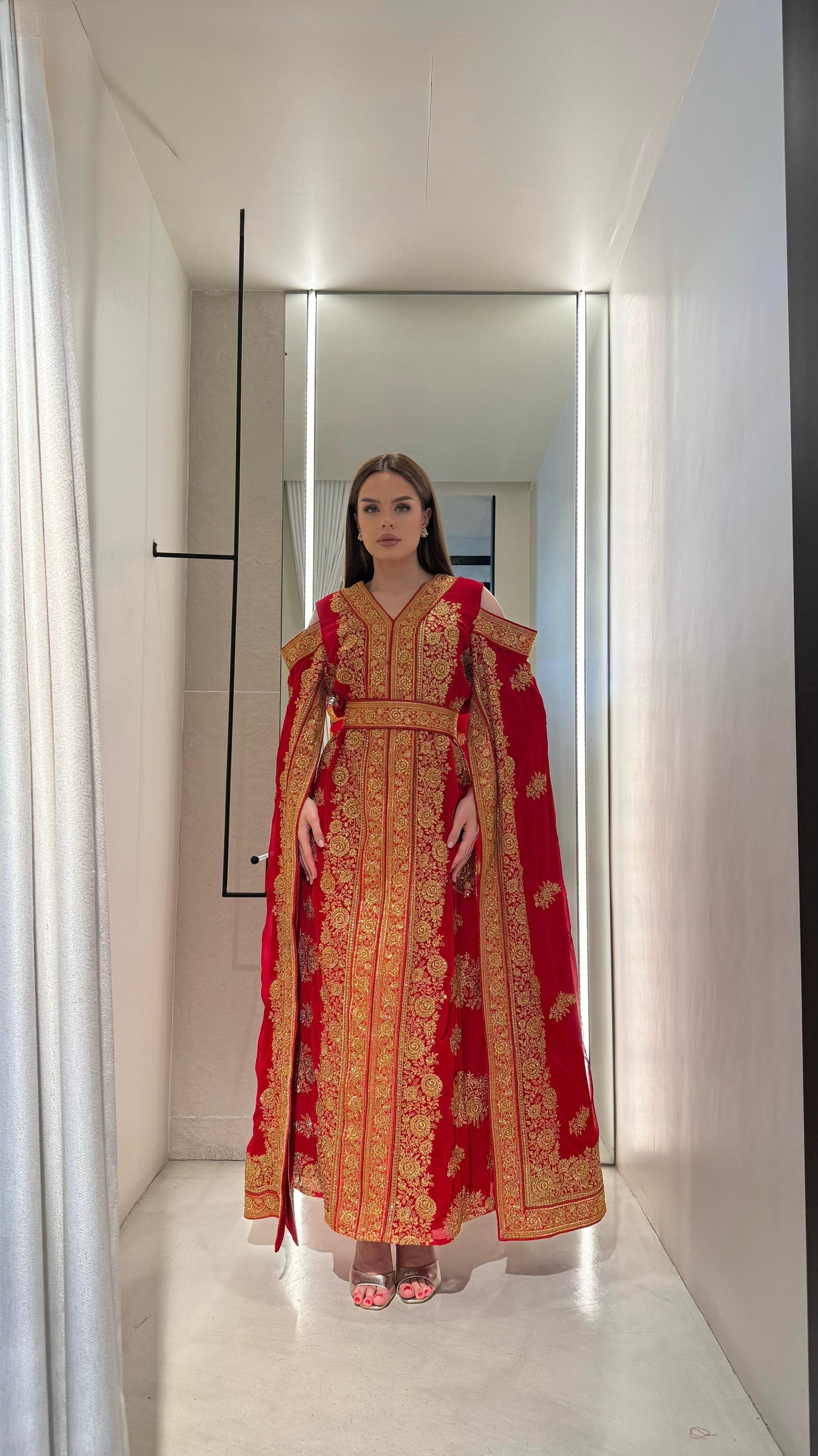 Jelwa Cutout Cape Sleeve Kaftan- Red