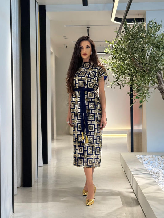 Jelwa Straight Cut Dress-Black