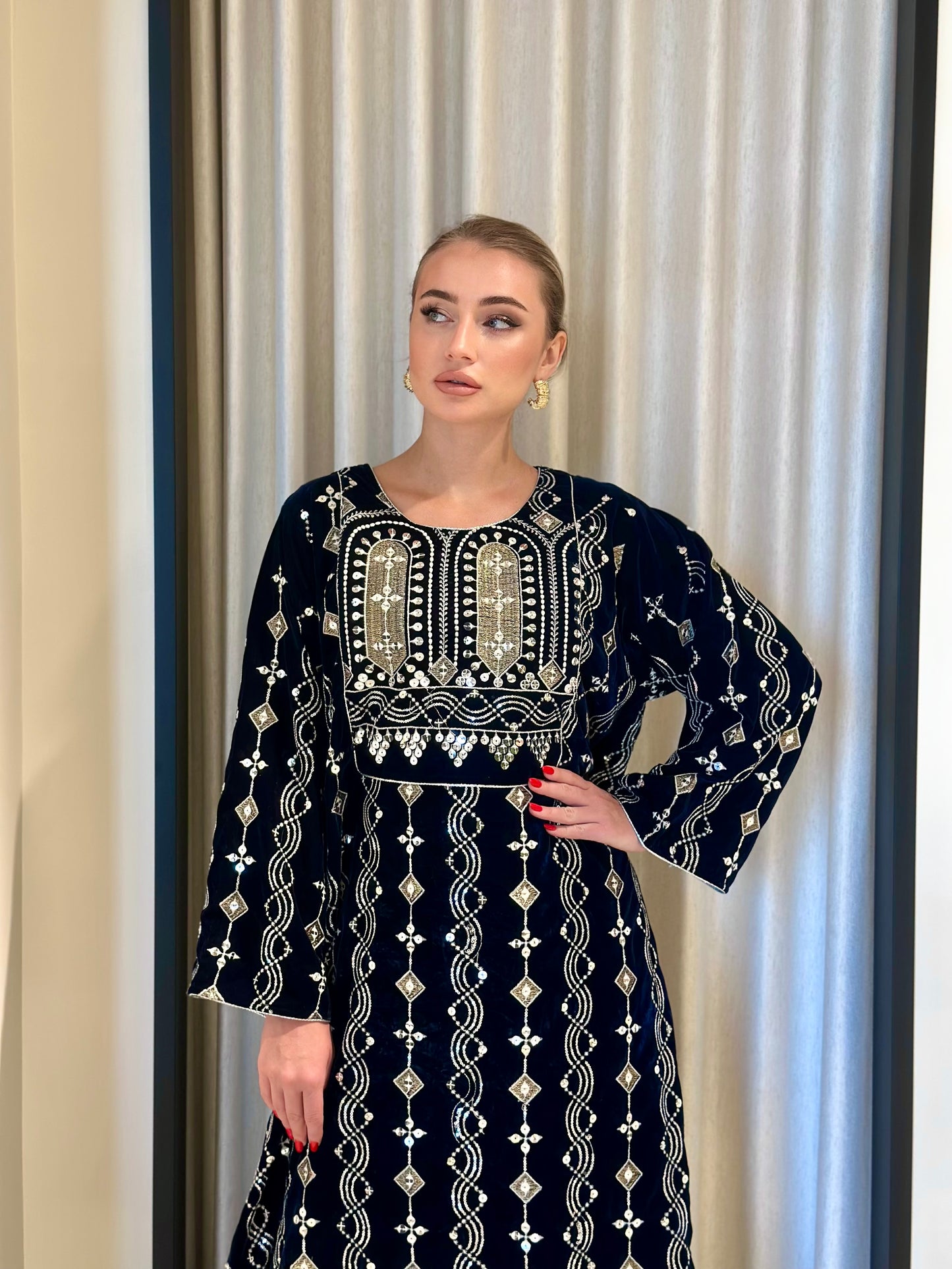 Fully embroidered velvet kaftan - Black