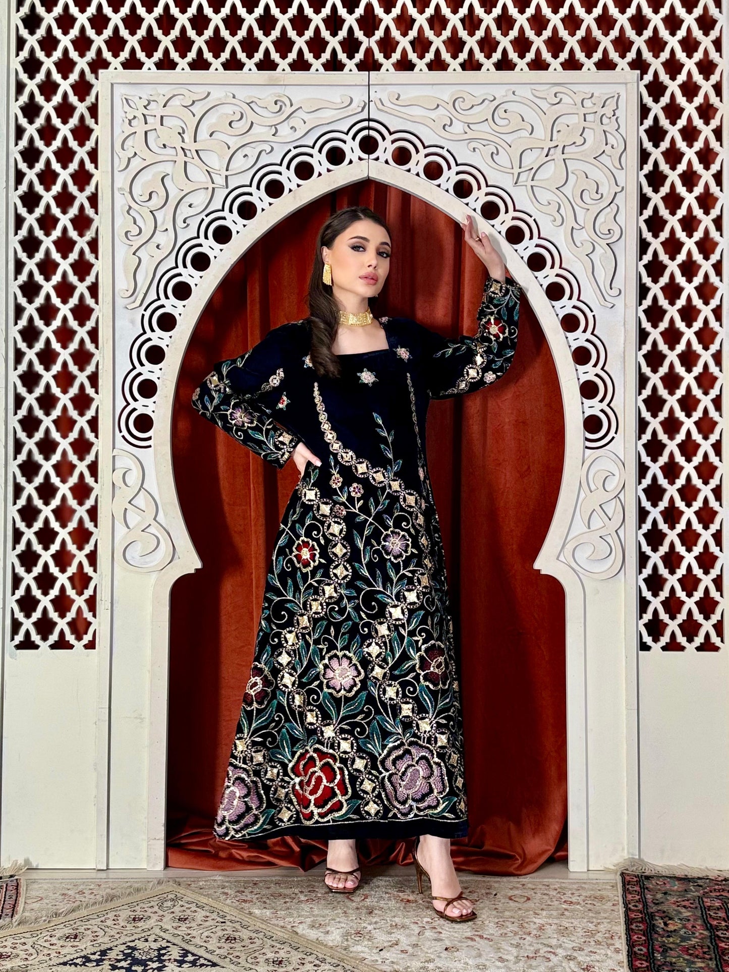 Flora Velvet flowy Kaftan  - Black