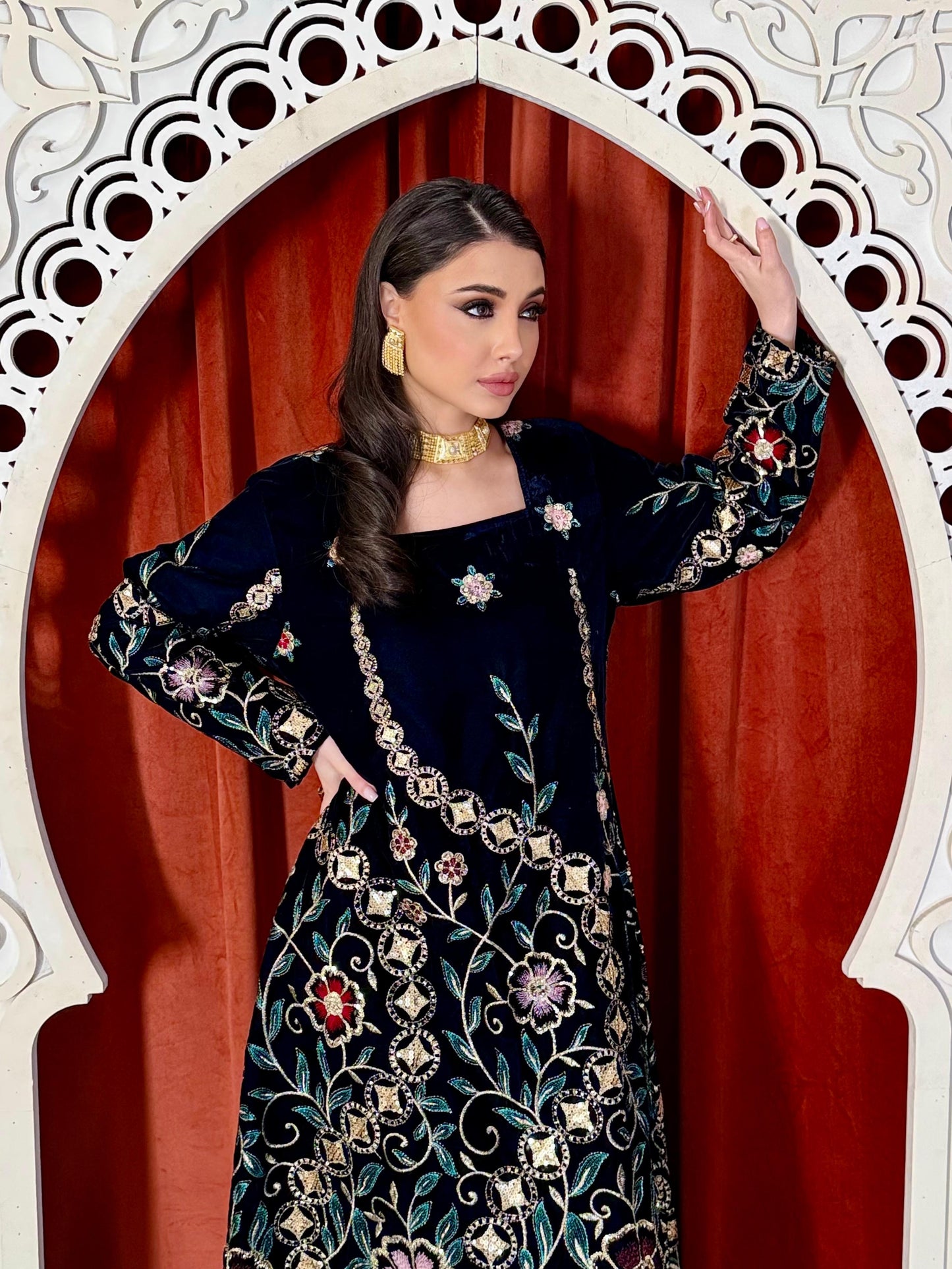 Flora Velvet flowy Kaftan  - Black