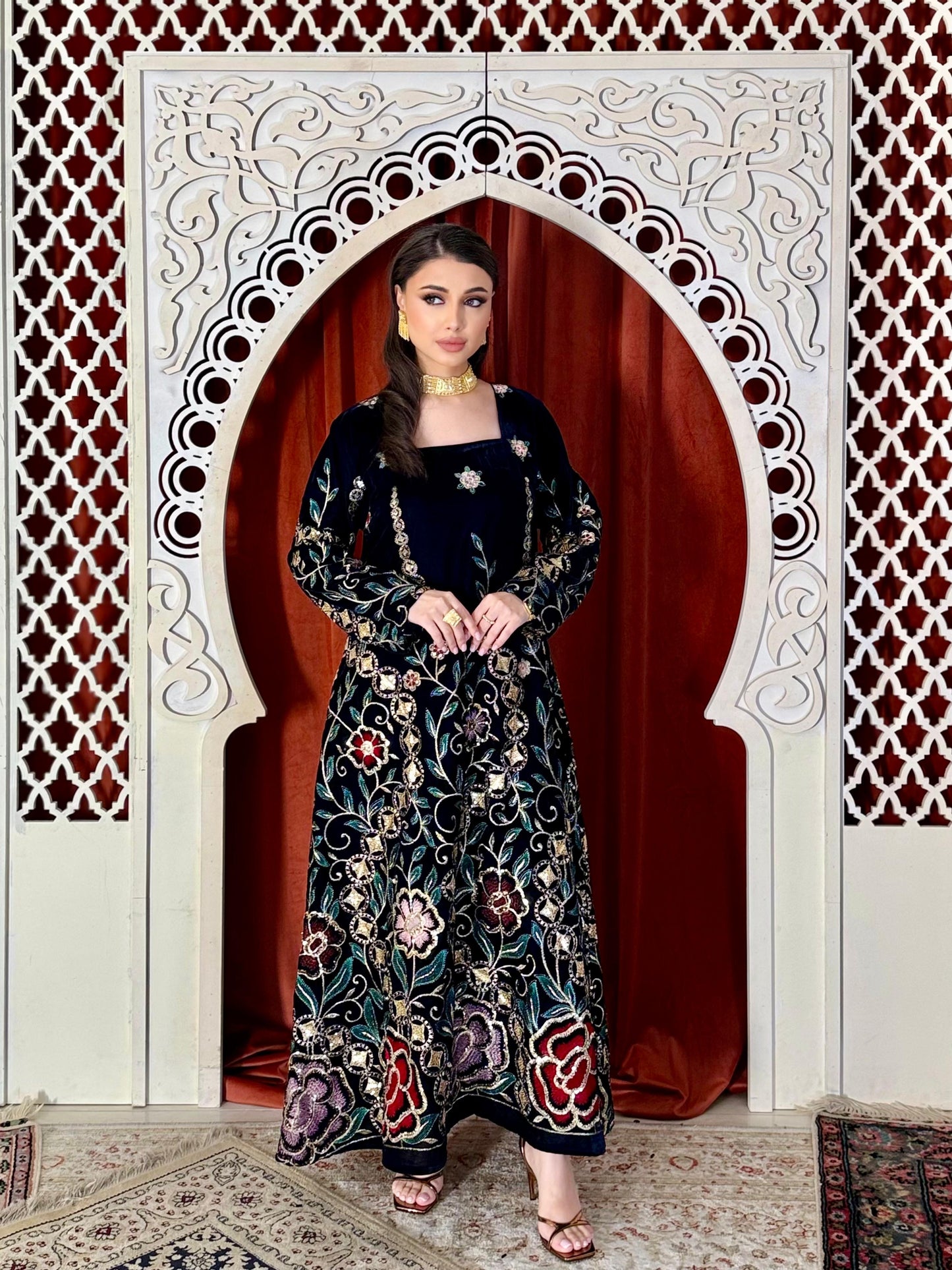 Flora Velvet flowy Kaftan  - Black