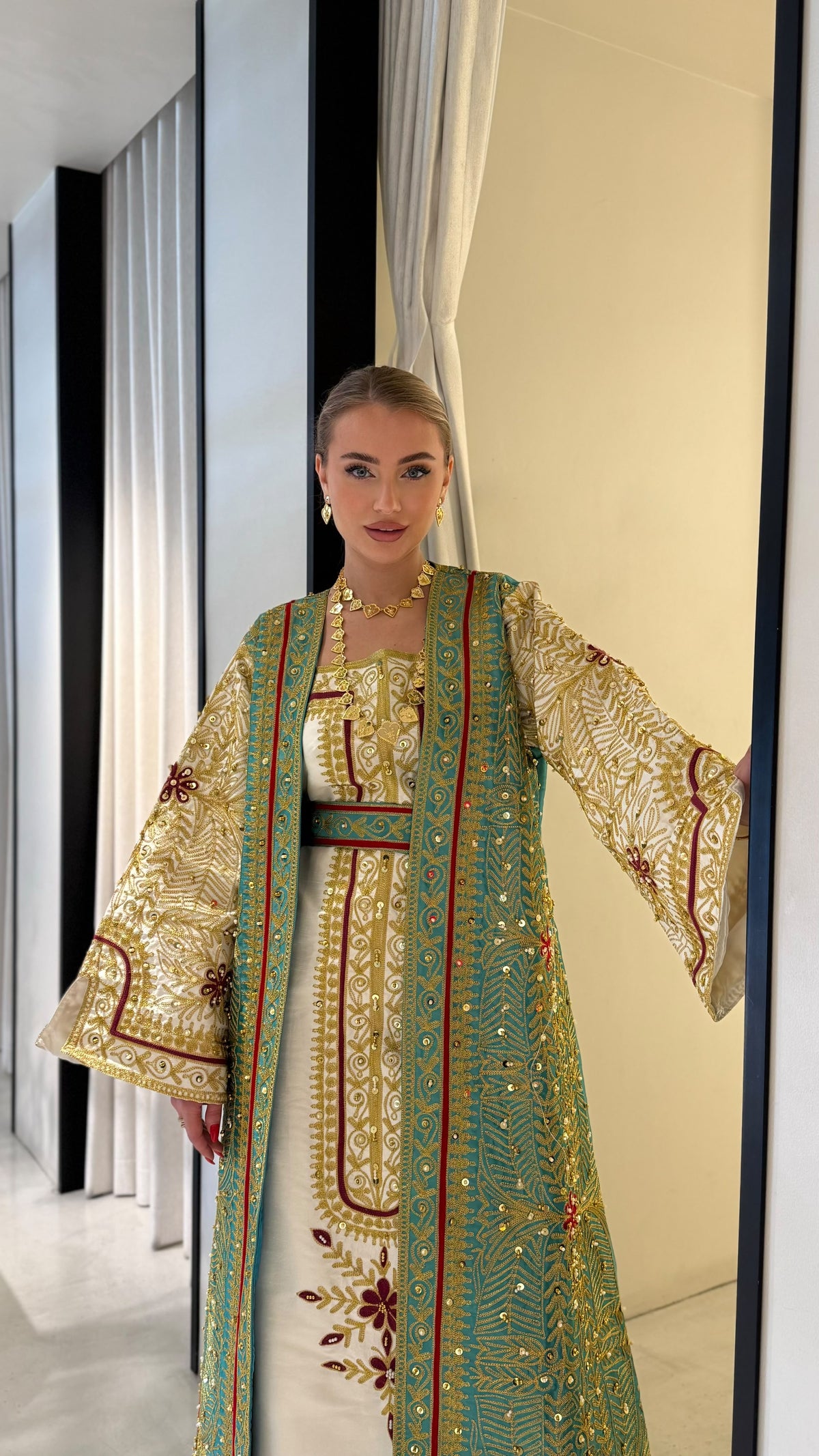 Nashel Jelwa Bisht/ Dress set- Cream x Aqua