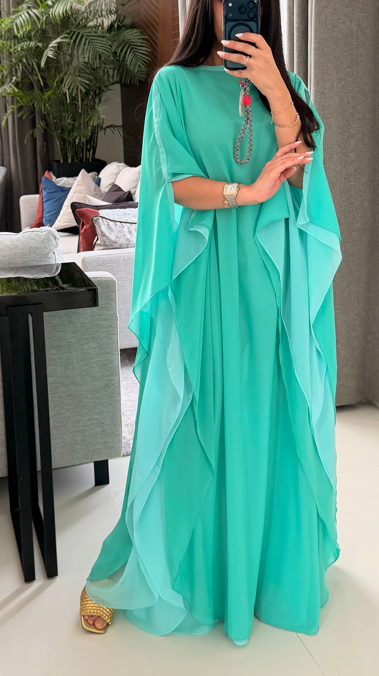 Aqua Flow• Closed shoulders•