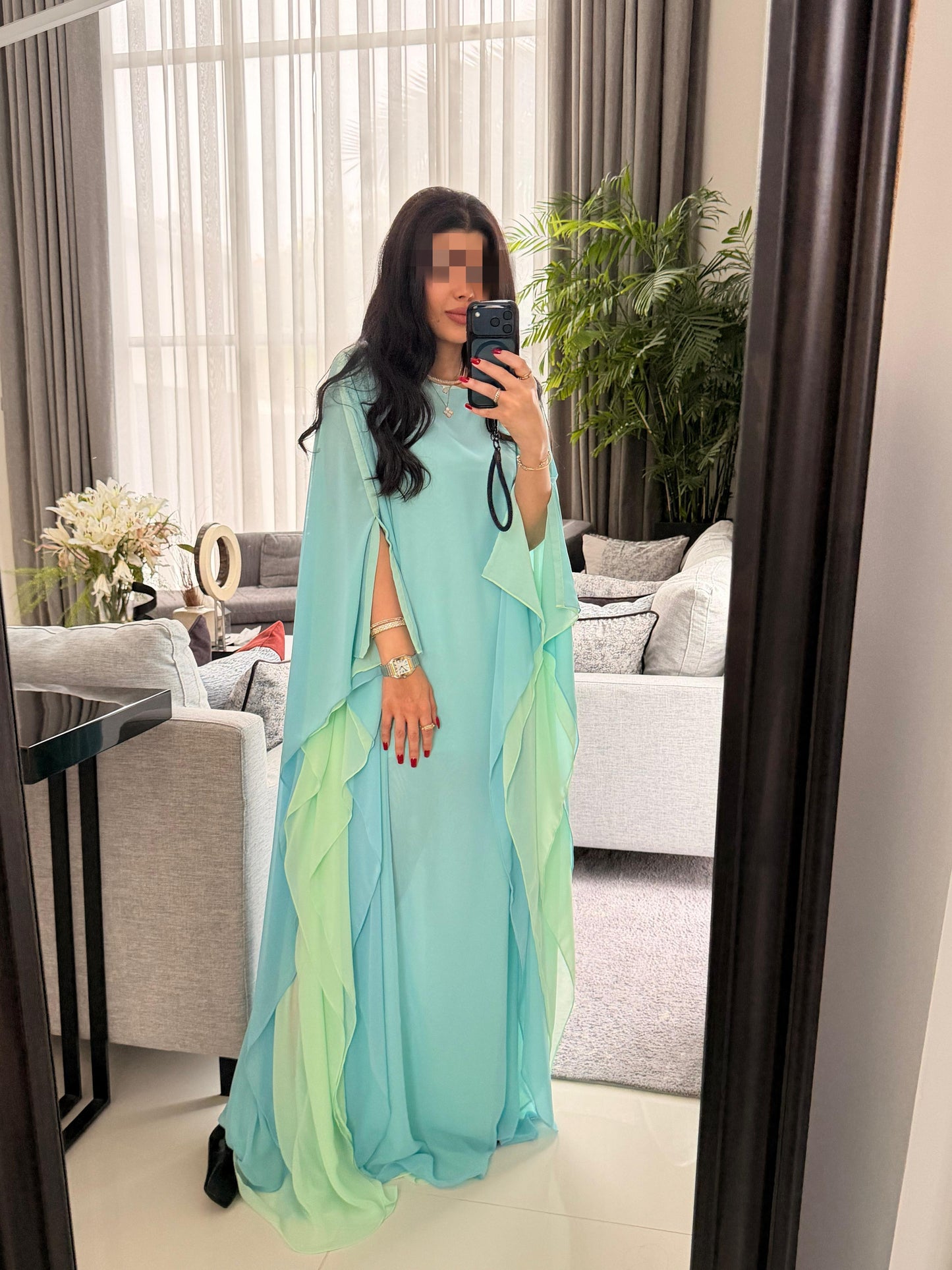 Aqua Flow• Closed shoulders•