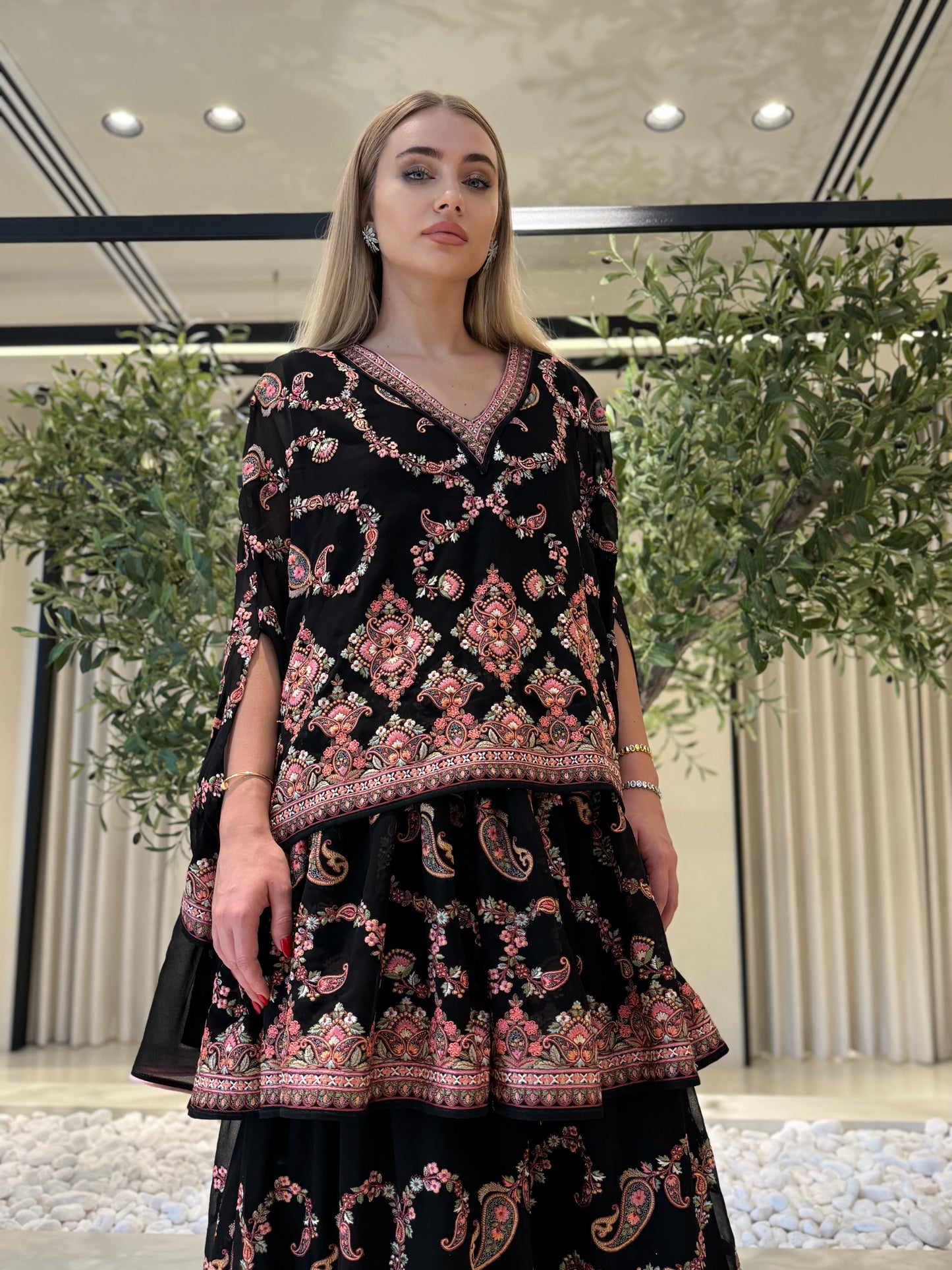 Triple layer Jelwa cape - Black