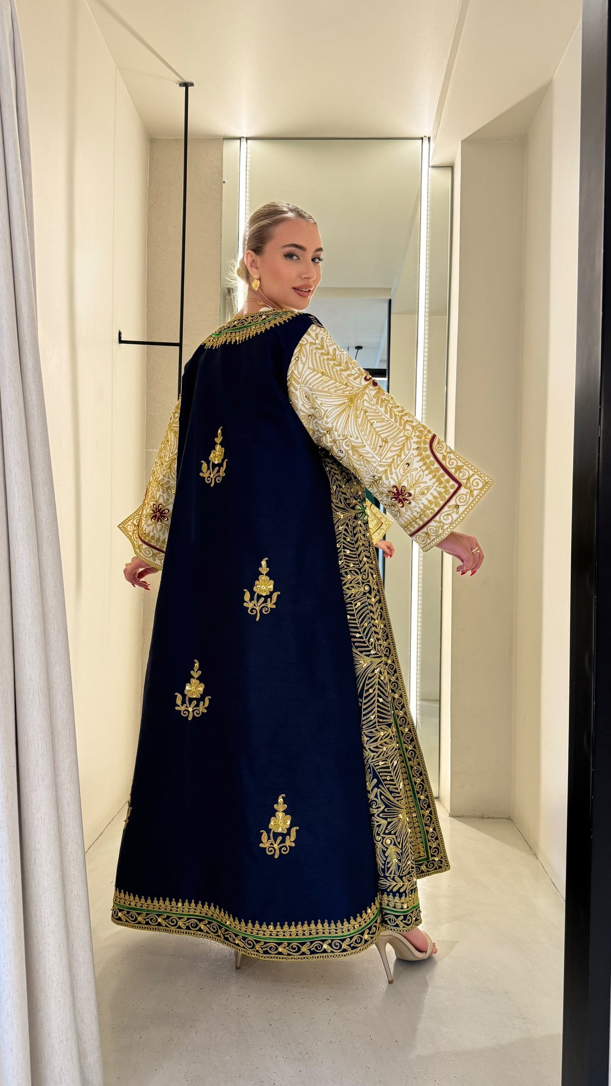 Nashel Jelwa Bisht/ Dress set- Cream x Navy