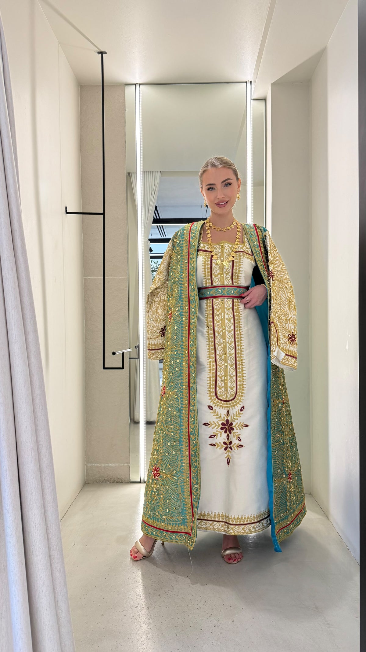Nashel Jelwa Bisht/ Dress set- Cream x Aqua