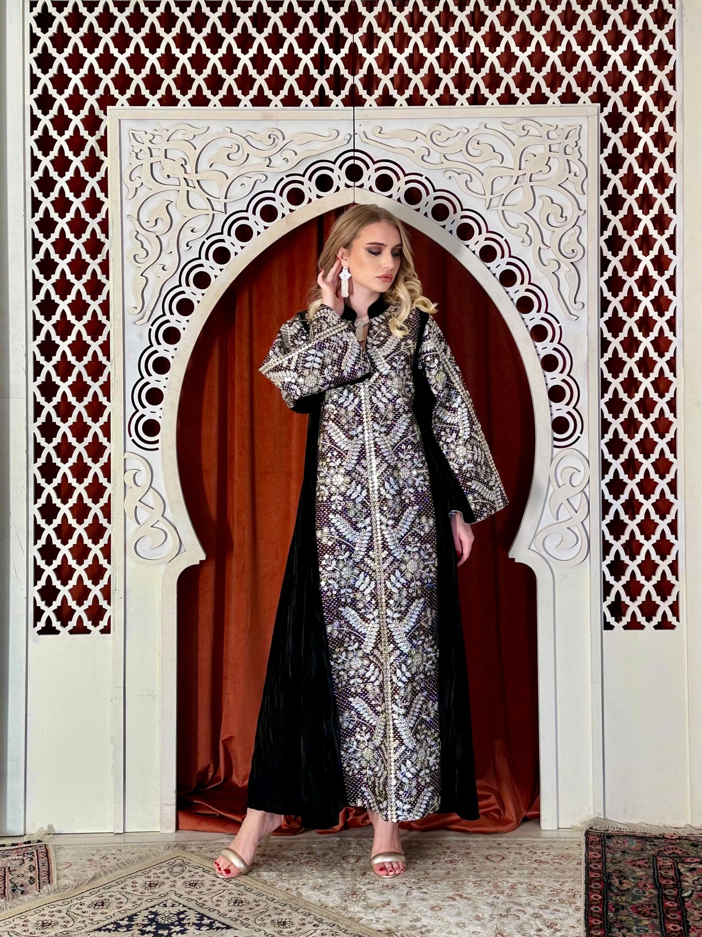 Velvet Embroidery Kaftan - Black