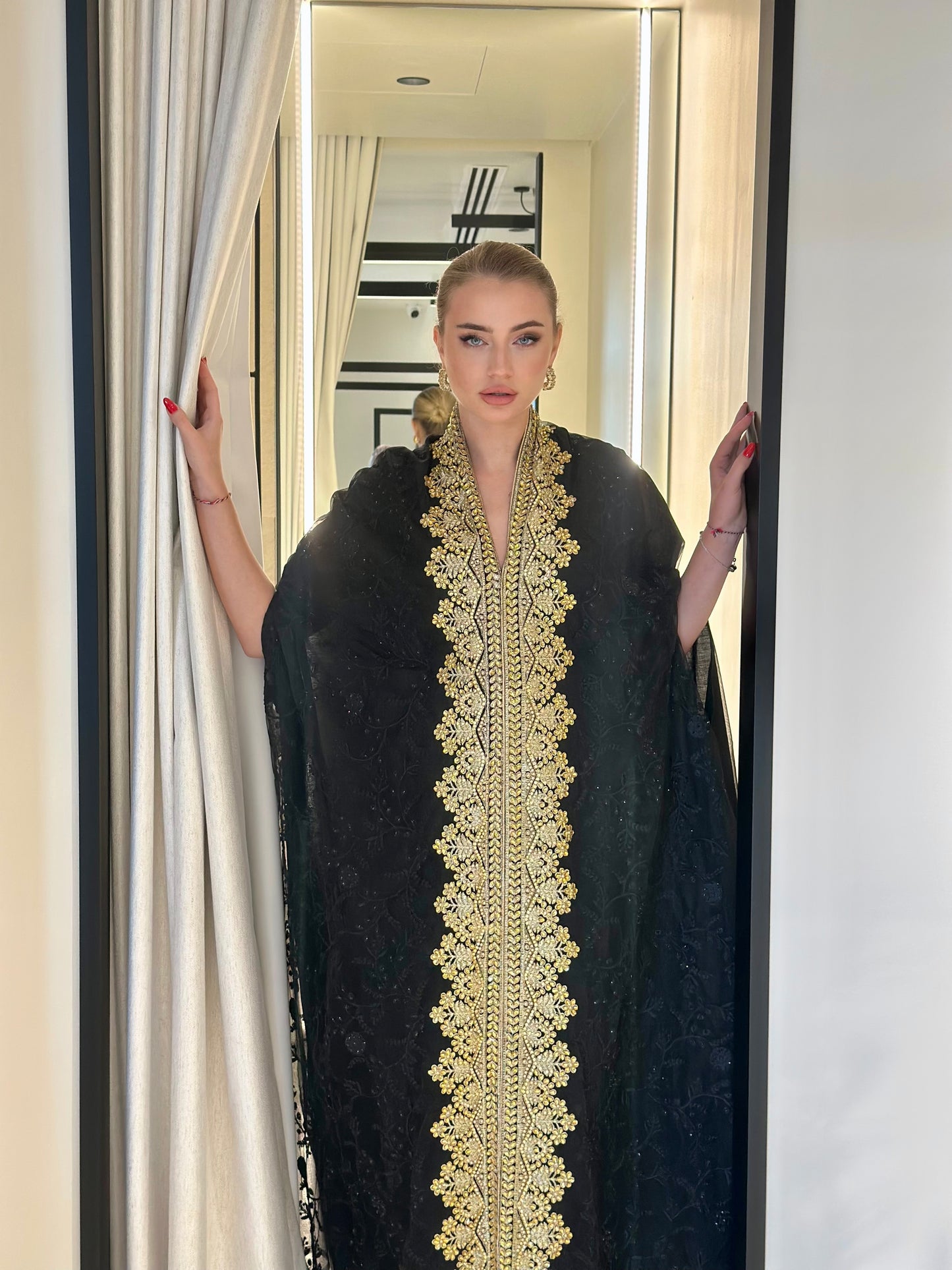 Closed cape Jelwa kaftan -black