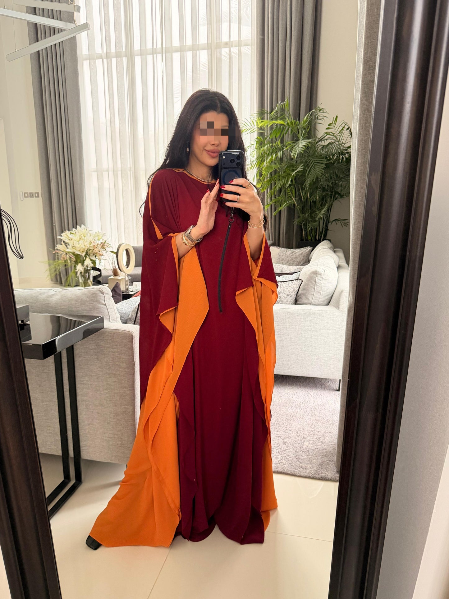 Maroon x  dark orange  Flow• Closed shoulders•