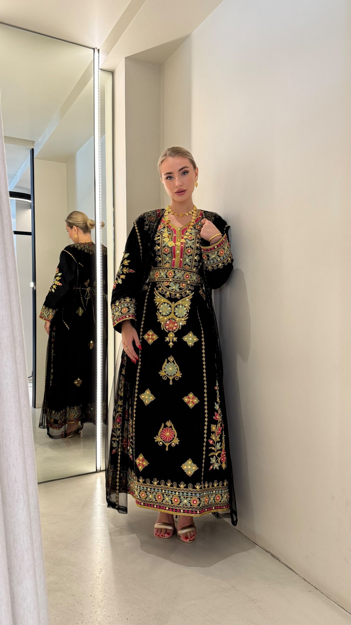 Nashel Jelwa Bisht/ Dress set-Black